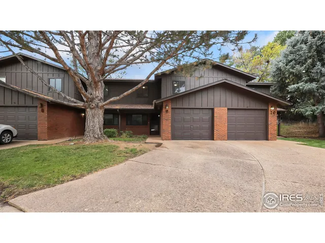 a black and white photo of a house
