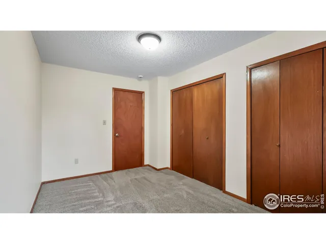 a black and white photo of a living room