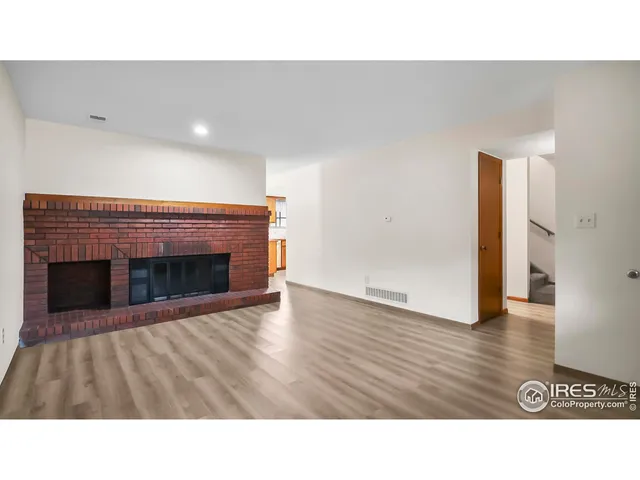 a black and white photo of a livingroom
