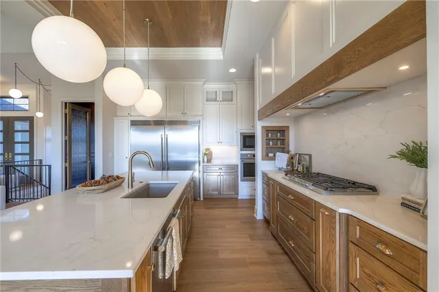 $1,150,000 | 561 South Shore Drive, Lake Winnebago, MO 64034