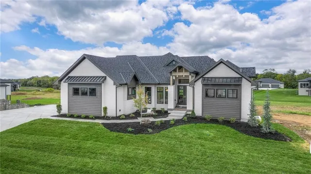 $1,150,000 | 561 South Shore Drive, Lake Winnebago, MO 64034