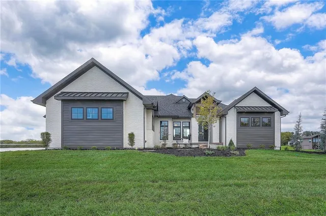 $1,150,000 | 561 South Shore Drive, Lake Winnebago, MO 64034