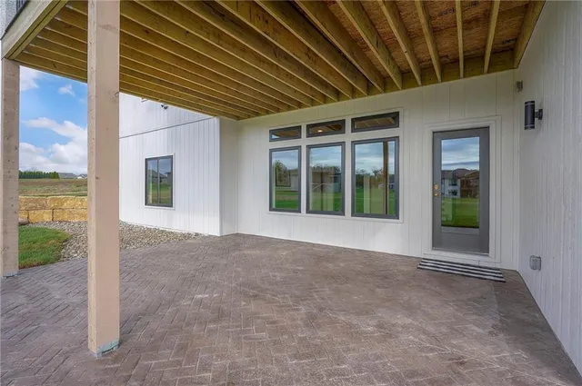 $1,150,000 | 561 South Shore Drive, Lake Winnebago, MO 64034