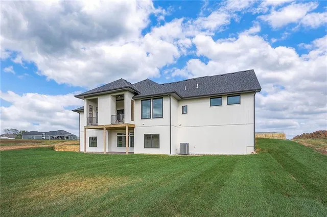 $1,150,000 | 561 South Shore Drive, Lake Winnebago, MO 64034