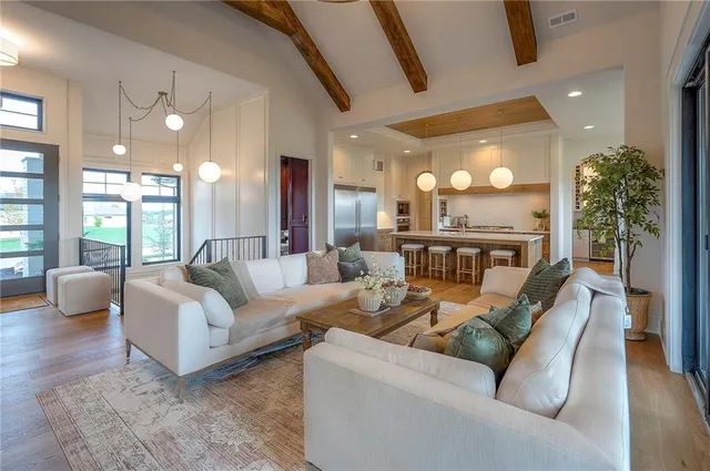 $1,150,000 | 561 South Shore Drive, Lake Winnebago, MO 64034