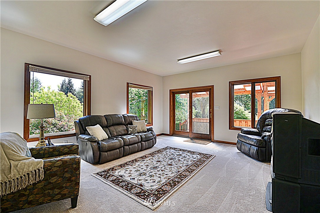 19933 Mountain View Road Northeast Duvall, WA 98019 - Photo 9 of 25 Gallery Image 9