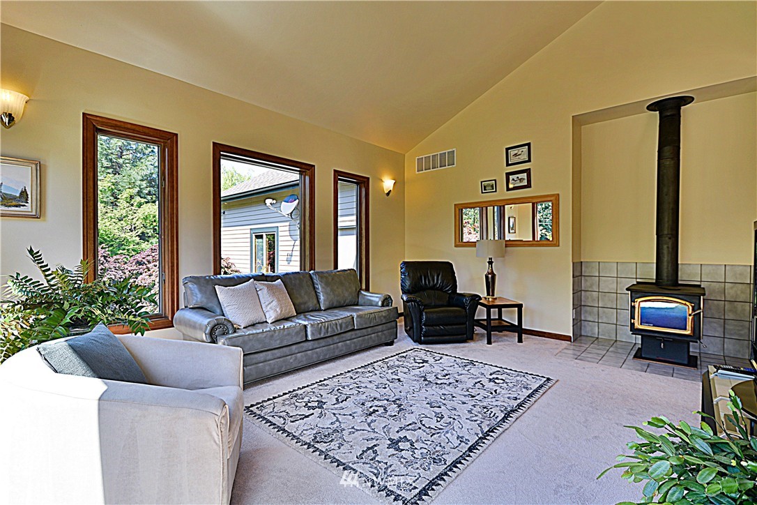 19933 Mountain View Road Northeast Duvall, WA 98019 - Photo 10 of 25 Gallery Image 10
