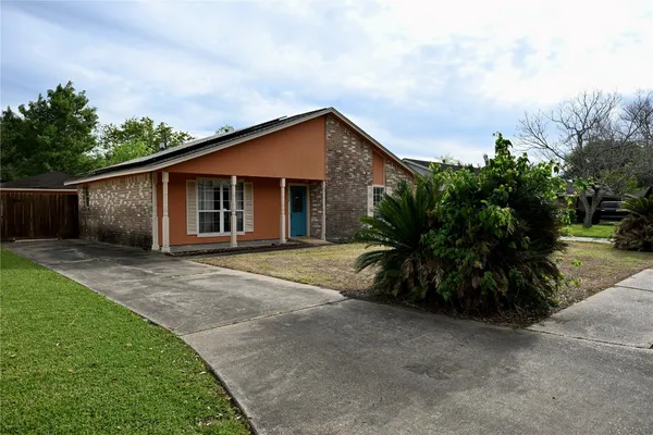 $179,900 | 252 Bastrop Street, Angleton, TX 77515