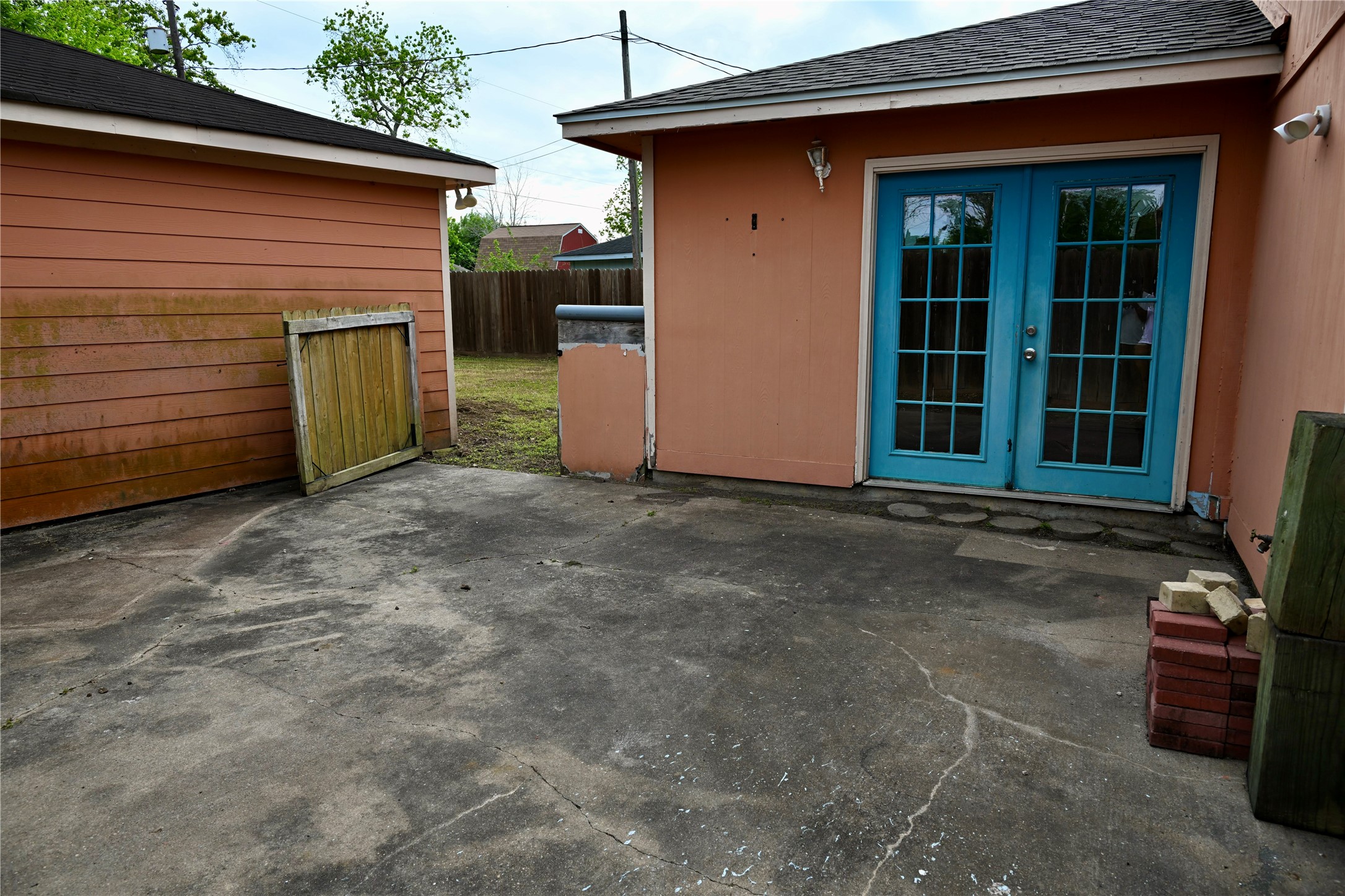 252 Bastrop Street Angleton, TX 77515 - Photo 4 of 28 a view of a house with a garage
