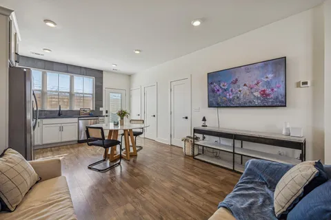 $315,000 | 100 Thompson Lane, Unit 6, Nashville, TN 37211