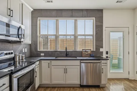 $315,000 | 100 Thompson Lane, Unit 6, Nashville, TN 37211