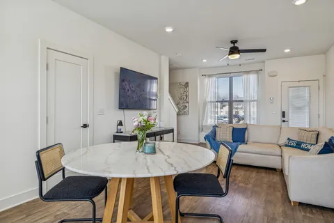 $315,000 | 100 Thompson Lane, Unit 6, Nashville, TN 37211