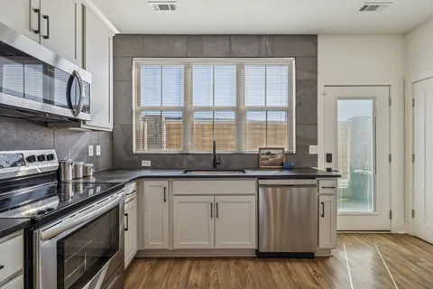 $315,000 | 100 Thompson Lane, Unit 6, Nashville, TN 37211