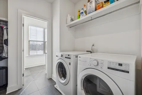 $315,000 | 100 Thompson Lane, Unit 6, Nashville, TN 37211