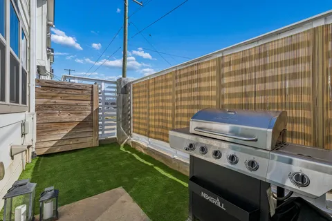 $315,000 | 100 Thompson Lane, Unit 6, Nashville, TN 37211