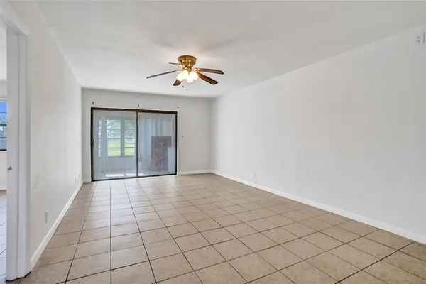 $1,550 | 9273 Southwest 8th Street, Unit 117, Boca Raton, FL 33428