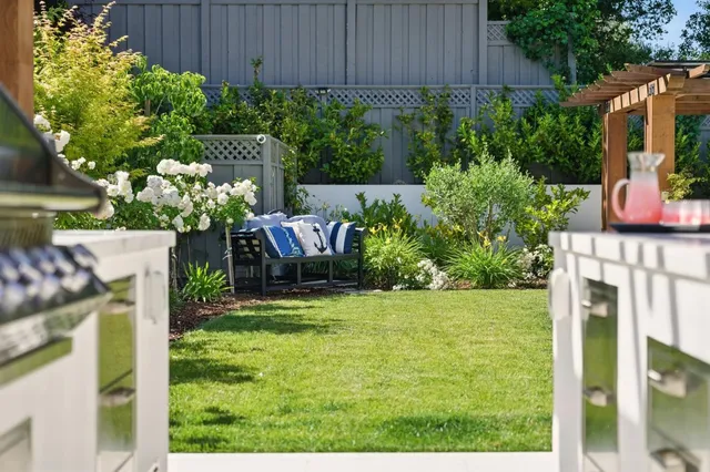 $10,900,000 | 830 Bromfield Road, San Mateo, CA 94402