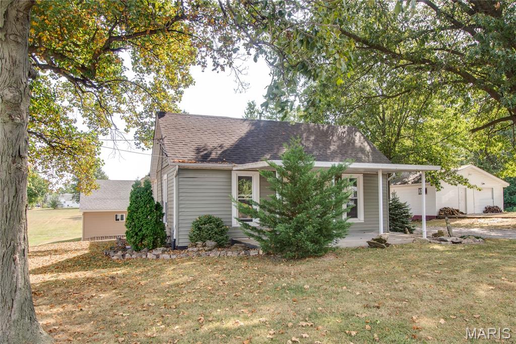 911 Sumner Street Jerseyville, IL 62052 - Photo 2 of 43