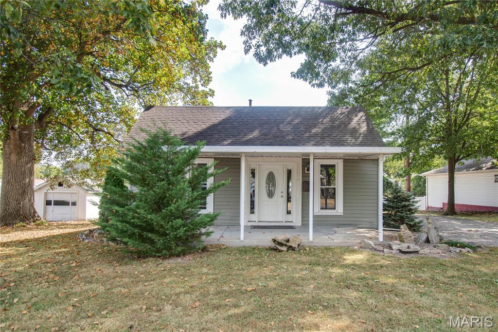 911 Sumner Street Jerseyville, IL 62052 - Photo 3 of 43