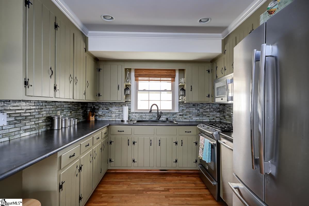 3700 Edwards Road Taylors, SC 29687 - Photo 2 of 31 Gallery Image 2