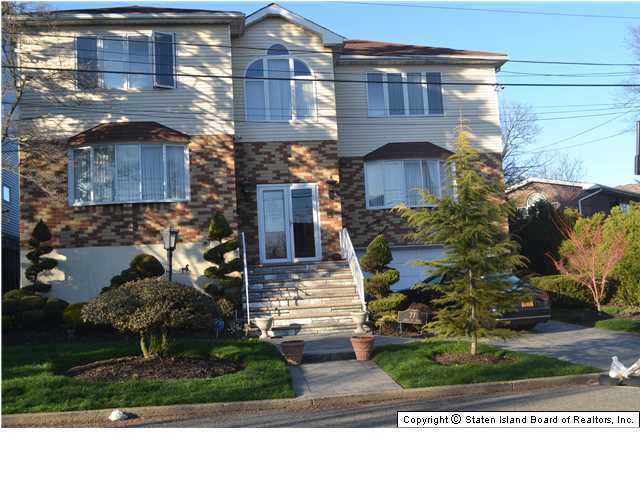 77 Radcliff Road Staten Island, NY 10305 - Photo 1 of 19 Primary Photo