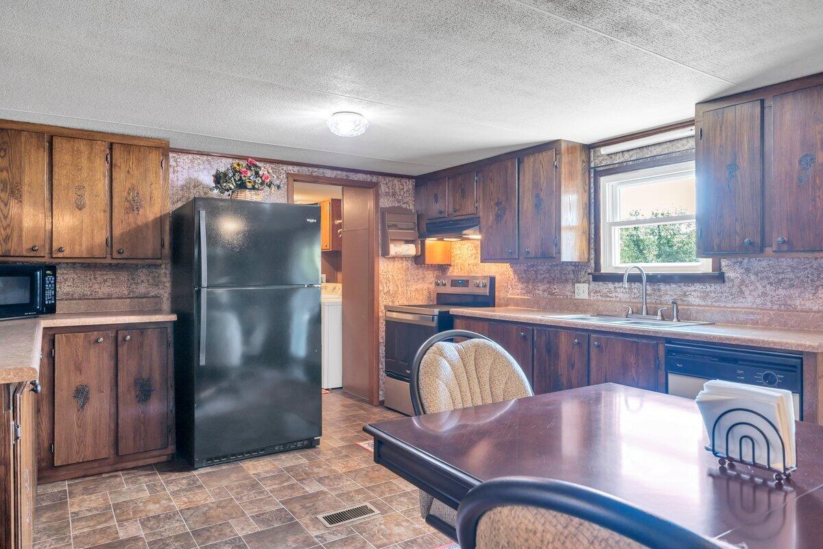 1145 Sugar Barbour Road Axton, VA 24054 - Photo 27 of 121 26