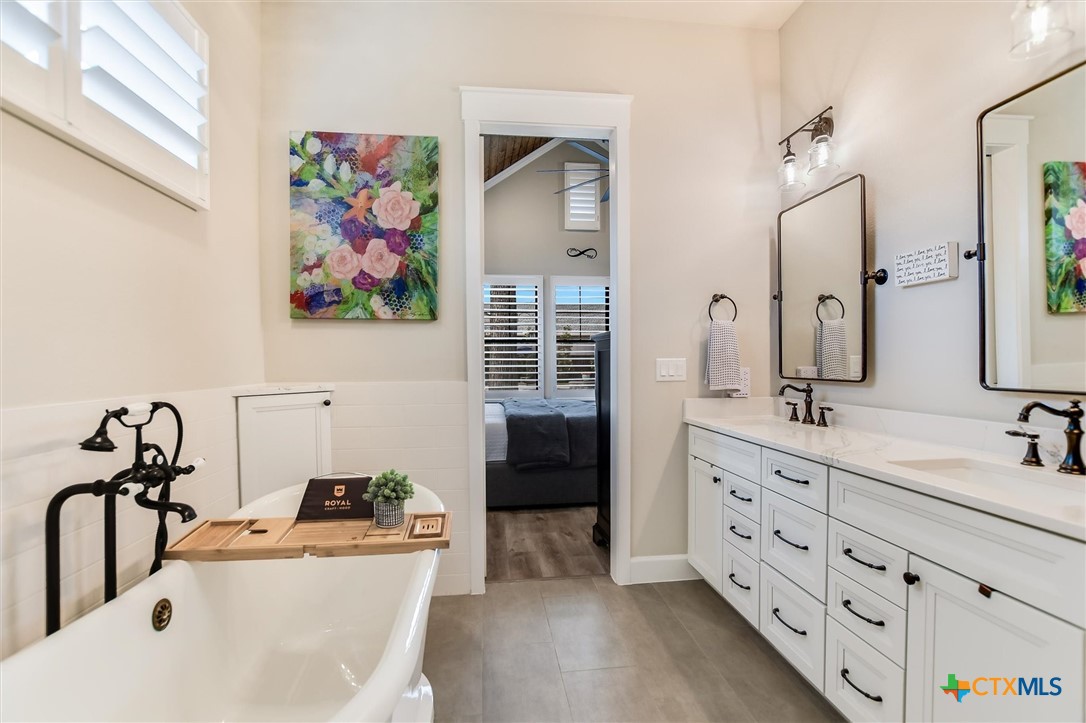 105 Retreat Place Georgetown, TX 78626 - Photo 19 of 42 a bathroom with a tub sink and mirror