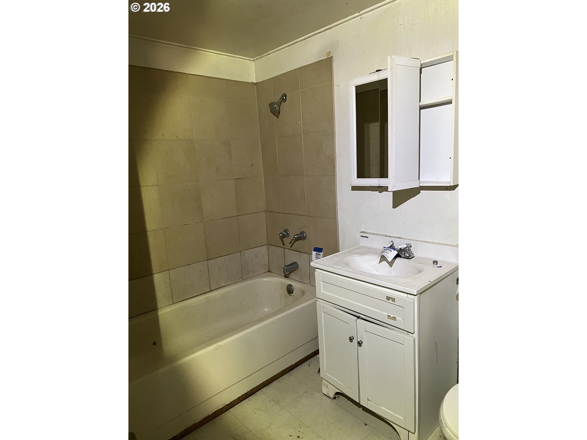 1161 Curtin Road Cottage Grove, OR 97424 - Photo 14 of 34 a bathroom with a sink a toilet and shower