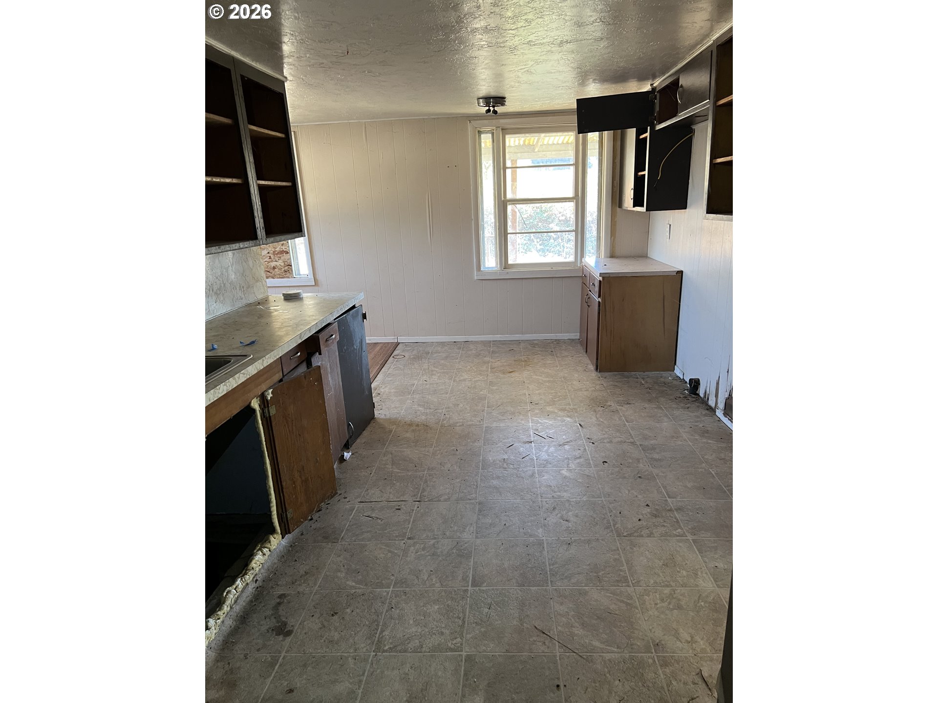 1161 Curtin Road Cottage Grove, OR 97424 - Photo 18 of 34 a view of workspace with a window