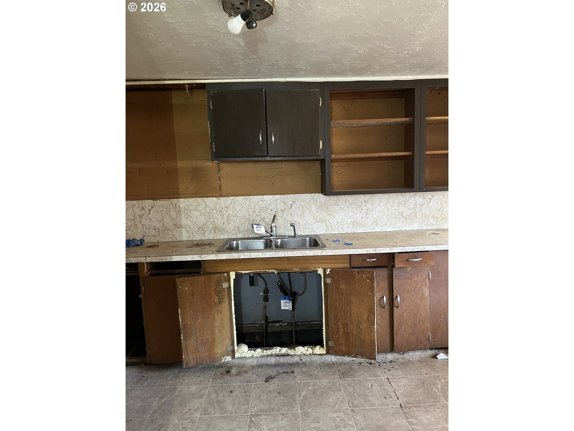 1161 Curtin Road Cottage Grove, OR 97424 - Photo 19 of 34 a bathroom with a sink and a mirror