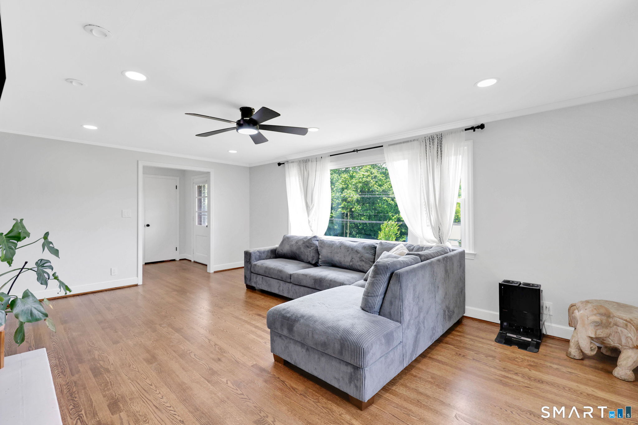 359 Oakland Road South Windsor, CT 06074 - Photo 4 of 37