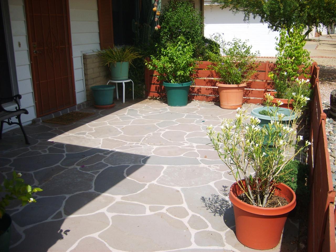 3140 West Redfield Road Phoenix, AZ 85053 - Photo 2 of 20 FRONT PATIO/COURTYARD