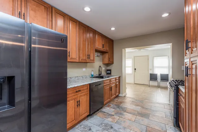 $2,550 | 1700 Gideon Avenue, Zion, IL 60099