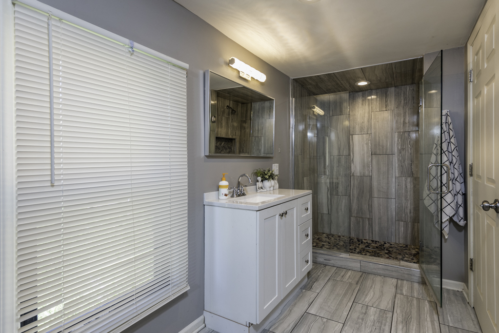 1700 Gideon Avenue Zion, IL 60099 - Photo 17 of 33 a bathroom with a sink a mirror and shower