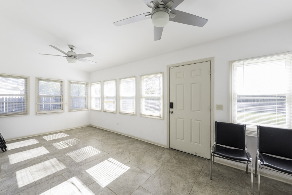 1700 Gideon Avenue Zion, IL 60099 - Photo 23 of 33 a view of an empty room with a window
