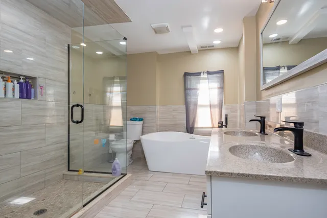 $2,550 | 1700 Gideon Avenue, Zion, IL 60099