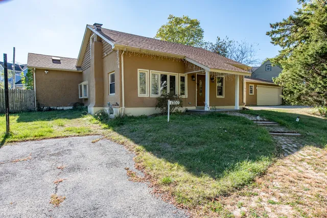 $2,550 | 1700 Gideon Avenue, Zion, IL 60099