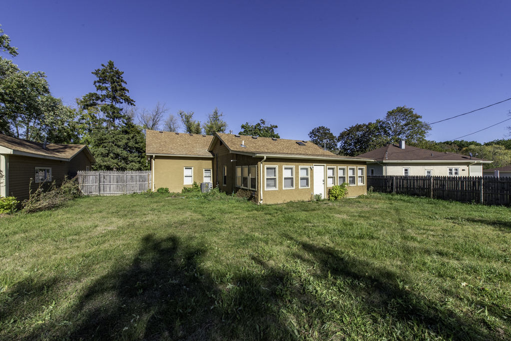 1700 Gideon Avenue Zion, IL 60099 - Photo 31 of 33 a view of a house with a yard