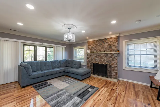 $2,550 | 1700 Gideon Avenue, Zion, IL 60099