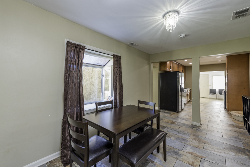 1700 Gideon Avenue Zion, IL 60099 - Photo 10 of 33 a view of a dining room with furniture