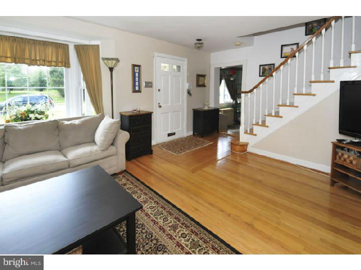 127 Andrea Road Cheltenham, PA 19012 - Photo 2 of 25 Living Room