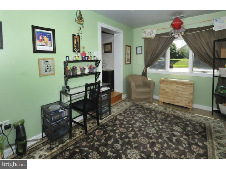127 Andrea Road Cheltenham, PA 19012 - Photo 11 of 25 Family Room