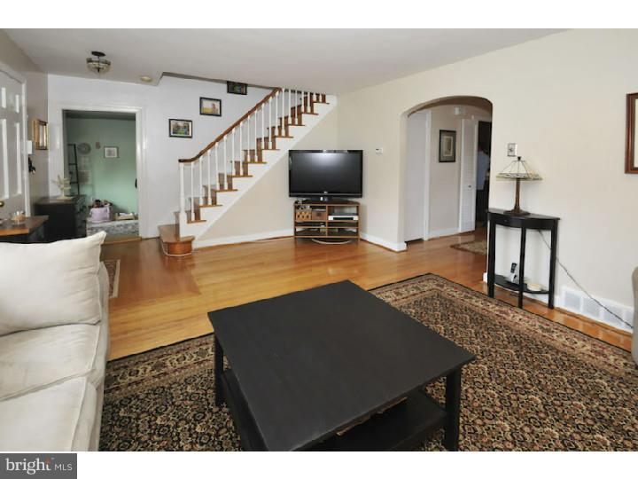 127 Andrea Road Cheltenham, PA 19012 - Photo 3 of 25 Living Room