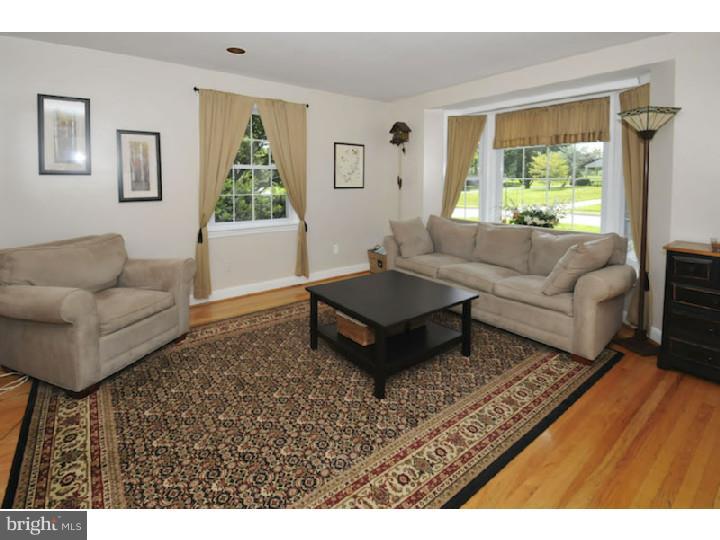 127 Andrea Road Cheltenham, PA 19012 - Photo 4 of 25 Living Room