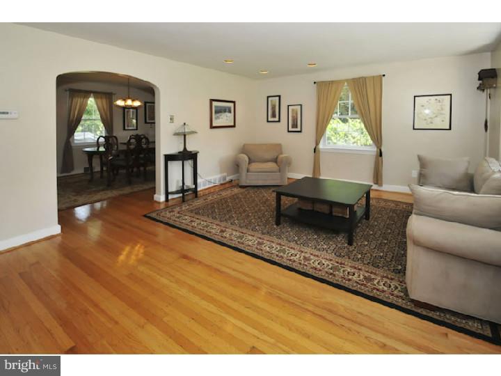 127 Andrea Road Cheltenham, PA 19012 - Photo 5 of 25 Living Room