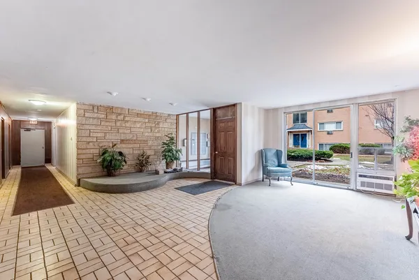 $139,900 | 415 Wesley Avenue, Unit 24, Oak Park, IL 60302