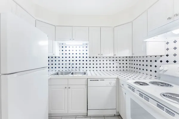 $139,900 | 415 Wesley Avenue, Unit 24, Oak Park, IL 60302