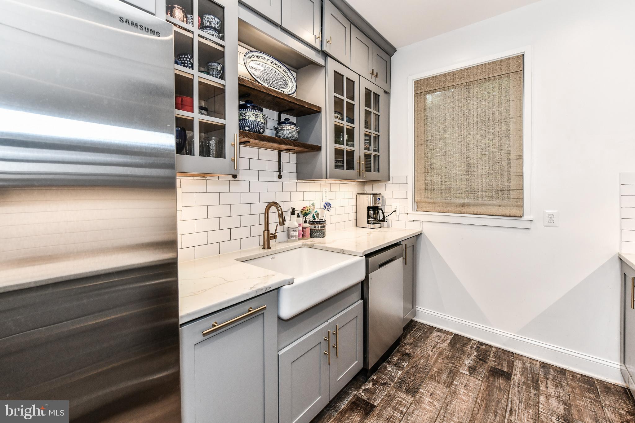 11485 Waterview Cluster Reston, VA 20190 - Photo 15 of 50 Fully Renovated Kitchen with High End Finishes.