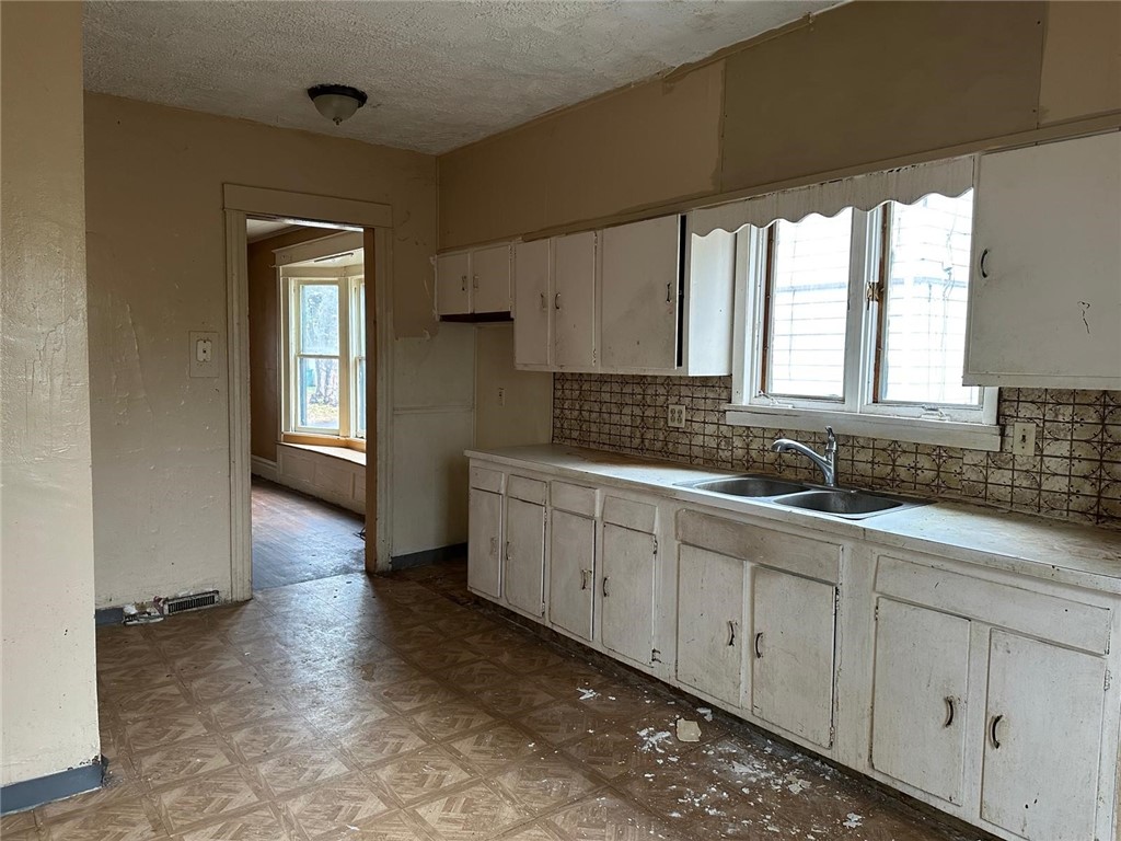 65-67 Lake View Park Rochester, NY 14613 - Photo 5 of 10