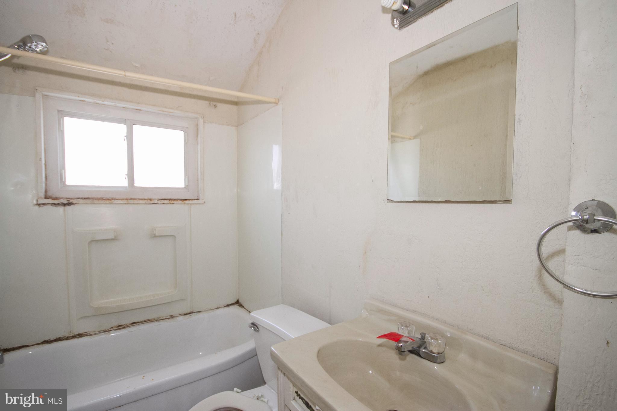 1930 Ormand Road Baltimore, MD 21222 - Photo 19 of 21 Bath